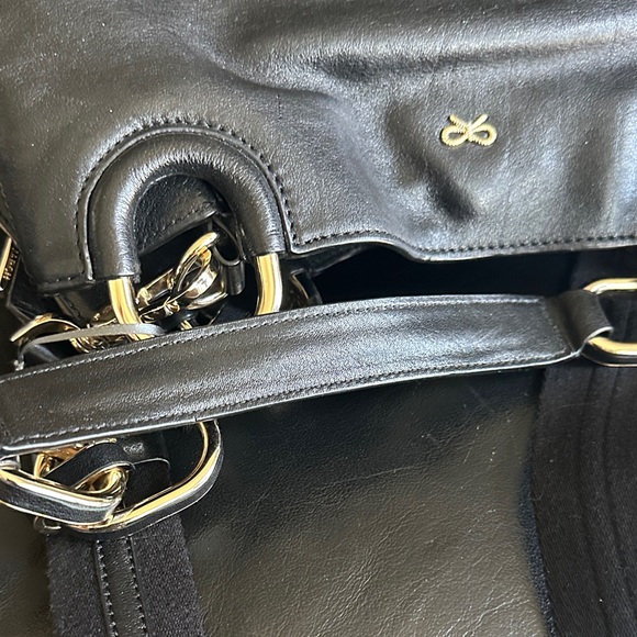 Anva Hindmarch Elegant Black Leather Shoulder Bag with Chain Accents - Picture 9 of 11